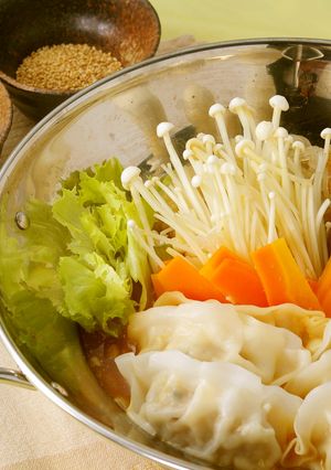 簡単お鍋★あったかコクあり餃子鍋-レシピのメイン写真