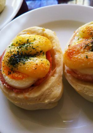 ベーコンエッグパン-レシピのメイン写真