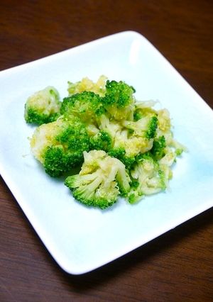 お弁当！コンソメふりふり☆ブロッコリー-レシピのメイン写真