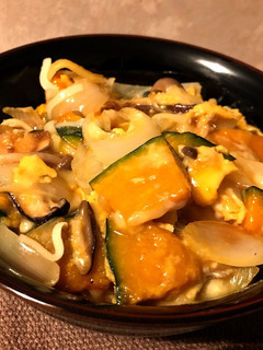 簡単!かぼちゃとキノコで作る卵どんぶり-レシピのメイン写真