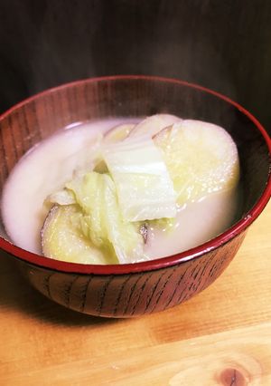 さつまいもと白菜の味噌汁〜牛乳隠し味〜-レシピのメイン写真