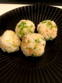 豆苗とおかかのおにぎり-レシピのメイン写真