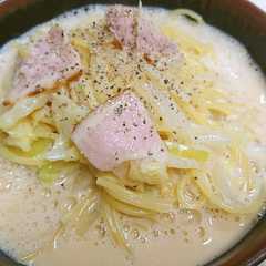 รูปของ 鍋ひとつでカルボナーラ風クリームパスタ