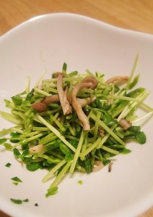 豆苗としめじの和え物-レシピのメイン写真