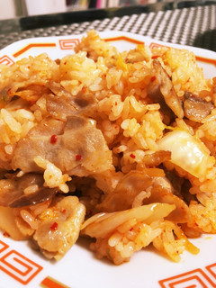 材料2つで簡単!豚キムチチャーハン-レシピのメイン写真