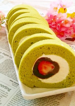 春の彩り♡小倉抹茶いちごロールケーキ-レシピのメイン写真