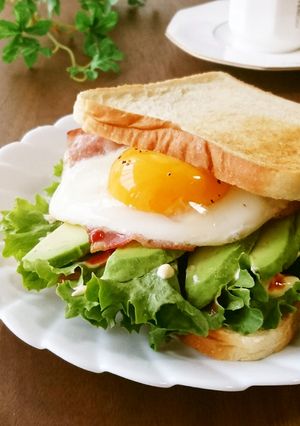 ベーコン＊レタス＊卵のトースト（サンド）-レシピのメイン写真