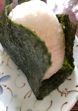 残ったご飯で手抜きおにぎり。-レシピのメイン写真