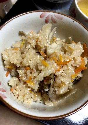 鳥もも肉とキノコの炊き込みご飯-レシピのメイン写真