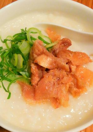 簡単！残りご飯で＊カリカリ鶏皮の中華粥-レシピのメイン写真