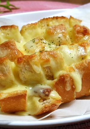 チーズとガーリックバターの切り込みパン-レシピのメイン写真