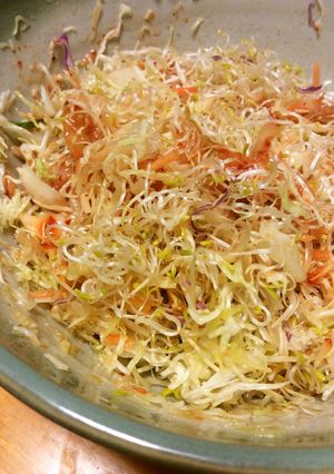 千切り野菜とスプラウトのキムチごま油和え-レシピのメイン写真