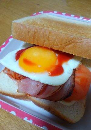 トーストサンド卵､ベーコン､トマトはさみ-レシピのメイン写真