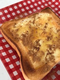 〜チーズトーストに♪蜂蜜シナモンかけ〜-レシピのメイン写真