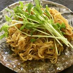 A picture of 糸蒟蒻ときのこのじゃこカレー炒め.