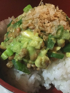 味はネギトロ?納豆とアボガドのご飯-レシピのメイン写真