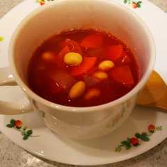 A picture of トマトジュースと水煮大豆のスープ.