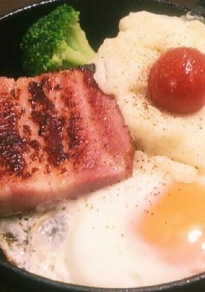 カフェ風朝ごはん☆スキレットで目玉焼き-レシピのメイン写真