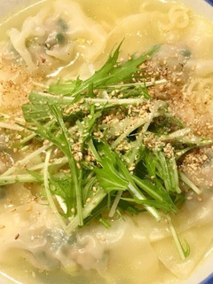 サッポロ一番塩ラーメン☆餃子アレンジ-レシピのメイン写真