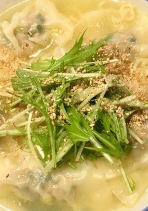 サッポロ一番塩ラーメン☆餃子アレンジ-レシピのメイン写真