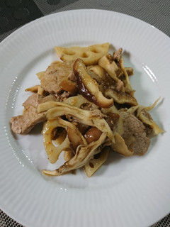 焼肉のタレで豚キノコ蓮根のスタミナ炒め-レシピのメイン写真