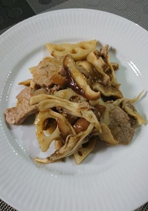 焼肉のタレで豚キノコ蓮根のスタミナ炒め-レシピのメイン写真