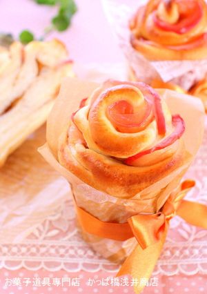 りんごの花びら♪ローズカップブレッド-レシピのメイン写真