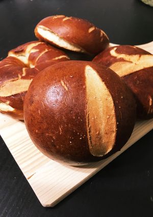 むっちり甘い。うちのプレッツェルパン-レシピのメイン写真