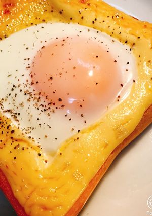 簡単！焼くだけ！マヨネーズと卵のパン-レシピのメイン写真