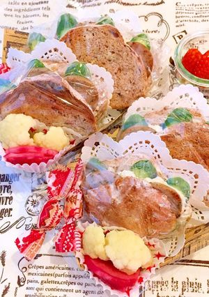 簡単!ライ麦くるみパン ソーセージサンド-レシピのメイン写真