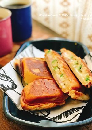 ディナーロールでアボカドのホットサンド-レシピのメイン写真