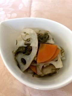 蓮根と人参とメカブトロロの酢の物-レシピのメイン写真