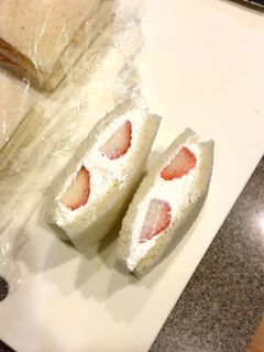 クリームたっぷり!基本のフルーツサンド-レシピのメイン写真