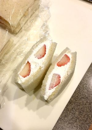 クリームたっぷり！基本のフルーツサンド-レシピのメイン写真