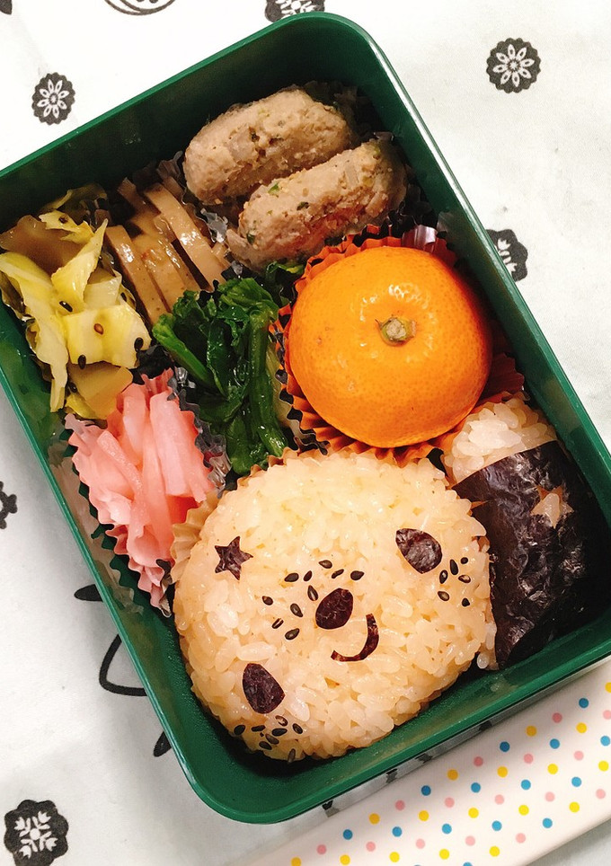 みかんを持ったみかんくん弁当-レシピのメイン写真