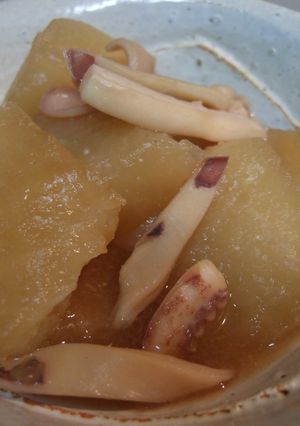 味噌風味大根とイカの煮物　(聖護院大根）-レシピのメイン写真