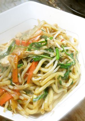 冷蔵庫の残り物で作るエスニック焼きうどん-レシピのメイン写真