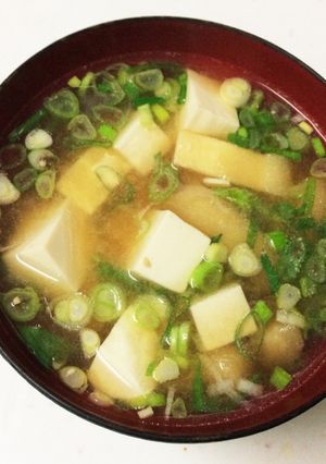 基本の味噌汁〜豆腐と油揚げとねぎ〜-レシピのメイン写真