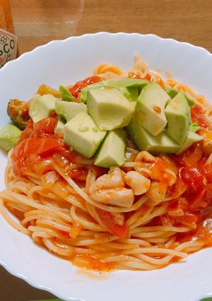 アボカドとチキンのトマトソースパスタ-レシピのメイン写真