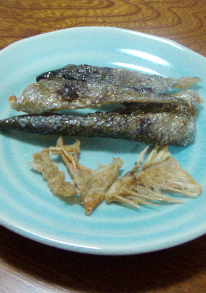捨てるトコなし！鮭皮と中骨のエコおつまみ-レシピのメイン写真