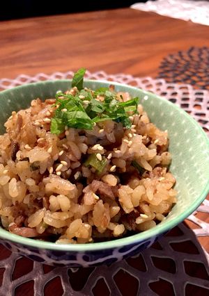 簡単!牛肉と春菊、れんこんの炊き込みご飯-レシピのメイン写真