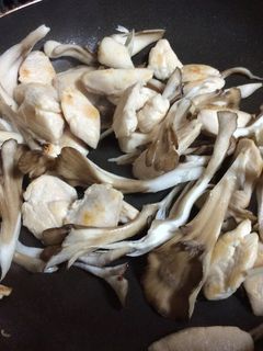 舞茸と鶏肉のマヨ味噌炒め-レシピのメイン写真