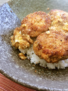 ふわふわ!豆腐ハンバーグ丼(卵とじ)-レシピのメイン写真