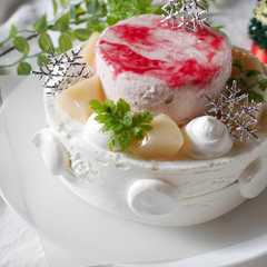 รูปของ 二段重ねのパステルカラームースケーキ