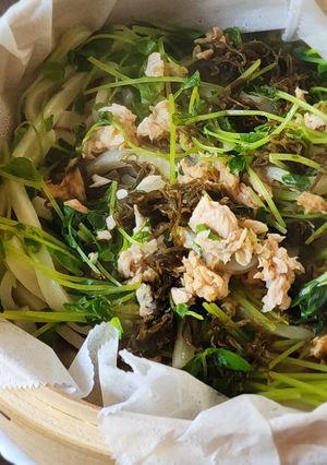 ひとり飯☆豆苗とシーチキンの蒸しうどん-レシピのメイン写真