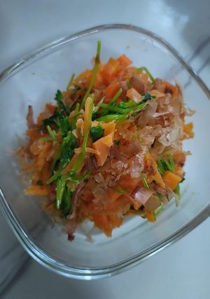 人参と豆苗のおかかマヨサラダ-レシピのメイン写真