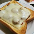カレーのチーズ乗せオープンサンド