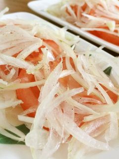 玉ねぎとトマトの簡単サラダ-レシピのメイン写真