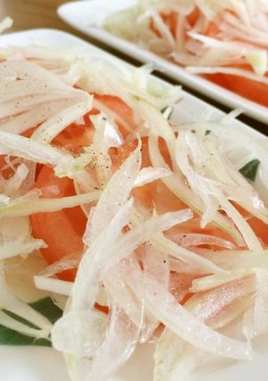 玉ねぎとトマトの簡単サラダ-レシピのメイン写真