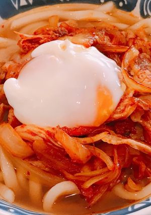 辛さもマイルド、豚キムチ温玉うどん！-レシピのメイン写真